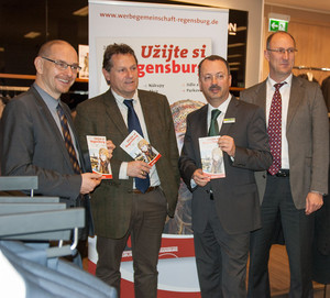 Präsentation von „Užijte si Regensburg“ 2/2013: Michael Quast, Stadtmarketing, Ulrich J. Korb, Ralf Kammermeier, Alfred Helbrich, alle Werbegemeinschaft (von links).