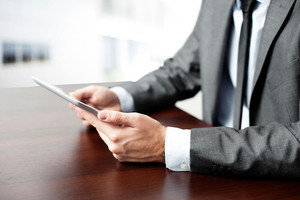 Um unliebsame Überraschungen zu vermeiden, sollten Unternehmen und ihre Mitarbeiter die Bedingungen klären, unter denen Fotos und Videos online verwendet werden dürfen.