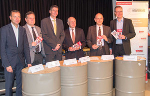 Thomas Zink, Ulrich J. Korb, Guido Herrmann, Gerd Temporale, Michael Quast und Christian Omonsky präsentieren die Jubiläumsausgabe von "Regensburg erleben!".