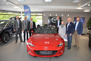 Pressekonferenz zu Regensburg mobil – Teil 1 mit Martin Dietl und Detlef Hertwig, Autohaus Hofmann, Michael Quast, Stadtmarketing Regensburg, Christian Omonsky, faust | omonsky kommunikation, Daniela Wittmann, Albert Schindlbeck und Stefan Schindlbeck, Autohaus Schindlbeck (von links).