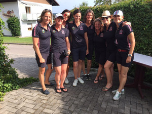 Die erfolgreiche Damenmannschaft des Golfclub Bad Abbach-Deutenhof: Petra Knobloch, Kerstin Nikolayczik, Thea Nurtsch, Dr. Heike Müller, Hedwig Zirngibl-Brandl, Heide Schreiner, Captain Martina Brummer und Dr. Anja Liebhäuser (von links). Nicht auf dem Bild sind Katrin Poll, Katharina Menzel und Karin Reithmeier.