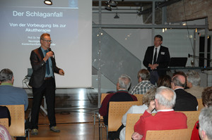 Am Ende der Informationsveranstaltung der Schlaganfall-Initiative zum Welt-Schlaganfalltag standen die Vorsitzenden Prof. Dr. Ulrich Bogdahn und Prof. Dr. Hendrik-Johannes Pels* für Fragen zur Verfügung.
