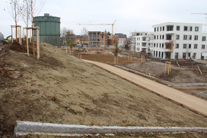 Ein Landschaftspark mit Hügeln in Form von Zuckerkristallen bietet auf zwei Hektar Fläche Raum zur Erholung.